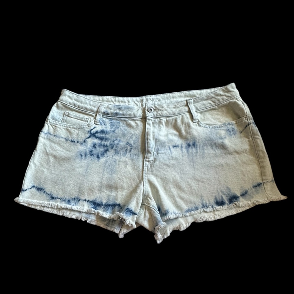 ladies Arizona Jean Co. acid wash denim shorts size 17